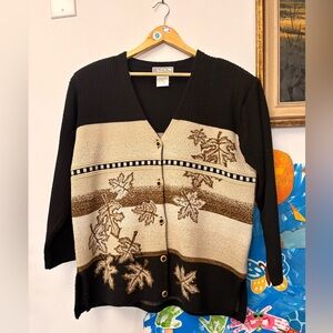 Vintage 🍁 Black and Cream Leaf cardigan